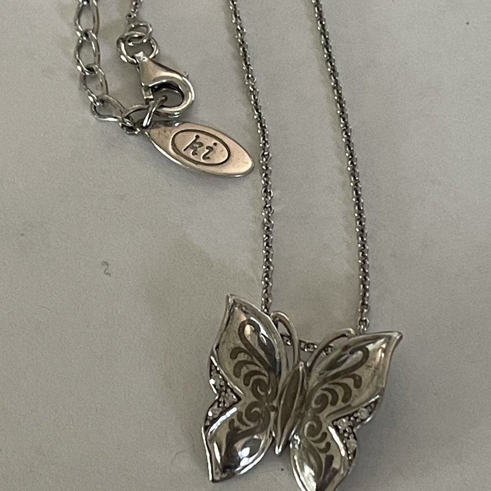 Ki Butterfly pendant necklace silver